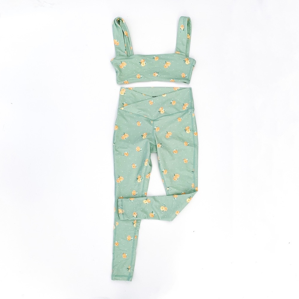 WeWoreWhat Leggings and Bandeau Bra Top Green Floral